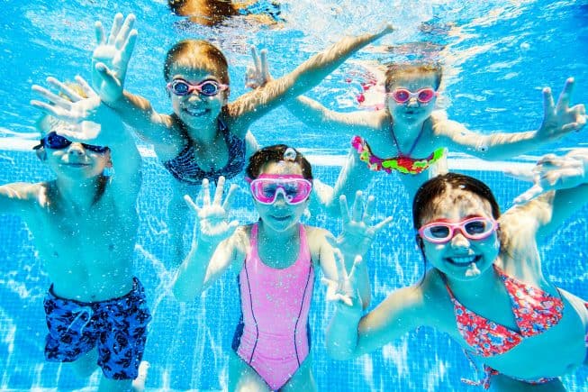 Ozone treatment in waterparks and swimmini pools